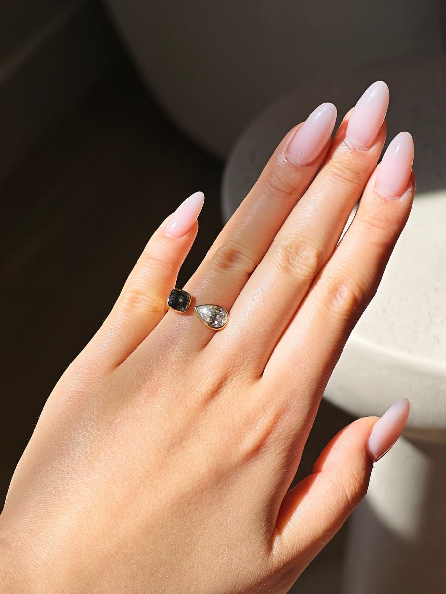 1.07 Carat Alexandrite & 1.38 Carat Lab-Grown Diamond Ring in 18K Yellow Gold