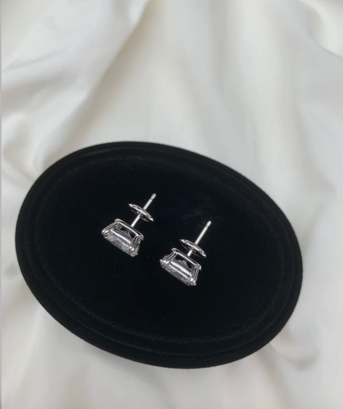 2 CTW Lab Diamond Oval Stud Earrings IGI Certificate
